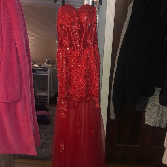 Prom dress - Picture 1 of 3